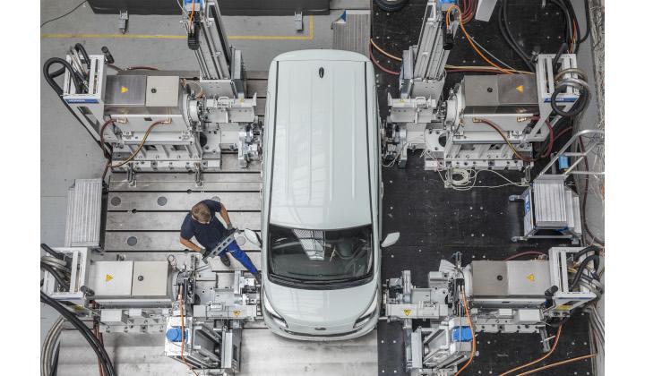 HORIBA先輩社員インタビュー【開発職（自動車分野）4年目】